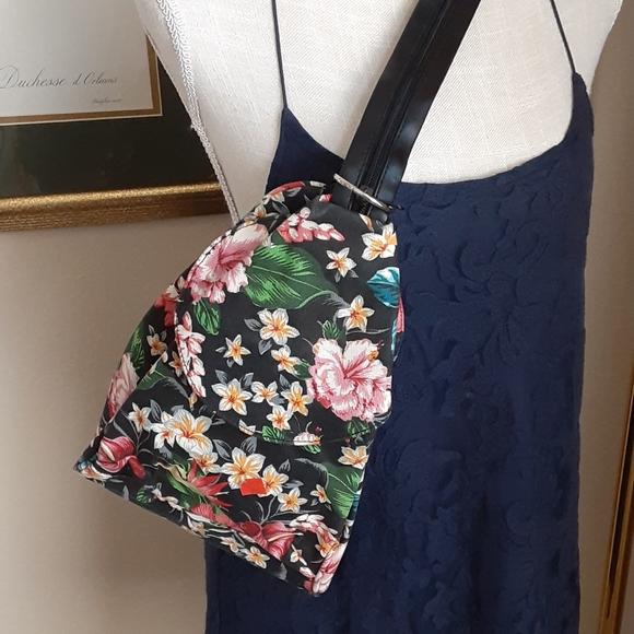 Vinyl, Floral Triangle Sling/ Backpack Convertible Bag - Picture 8 of 8